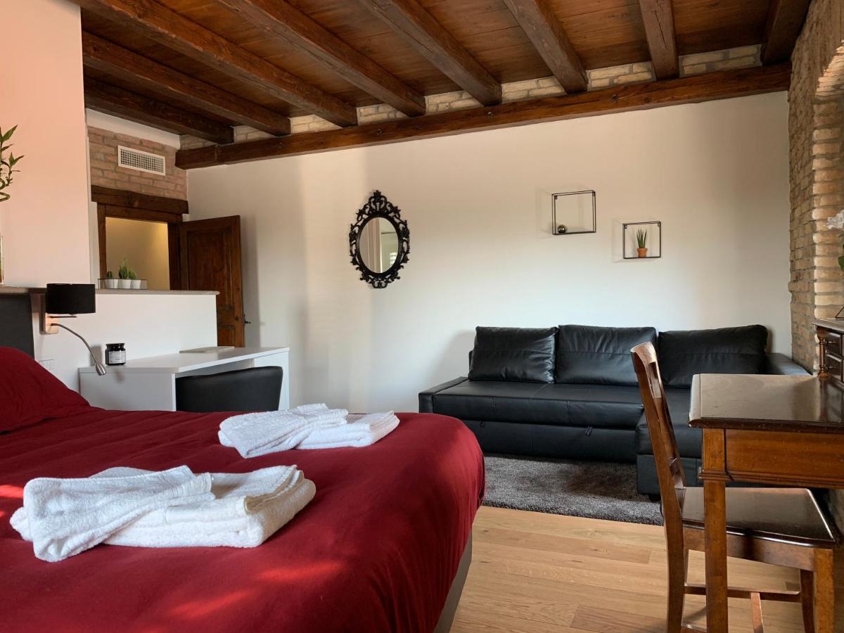 B&B La Corte Dei Vizi Clauiano ภายนอก รูปภาพ