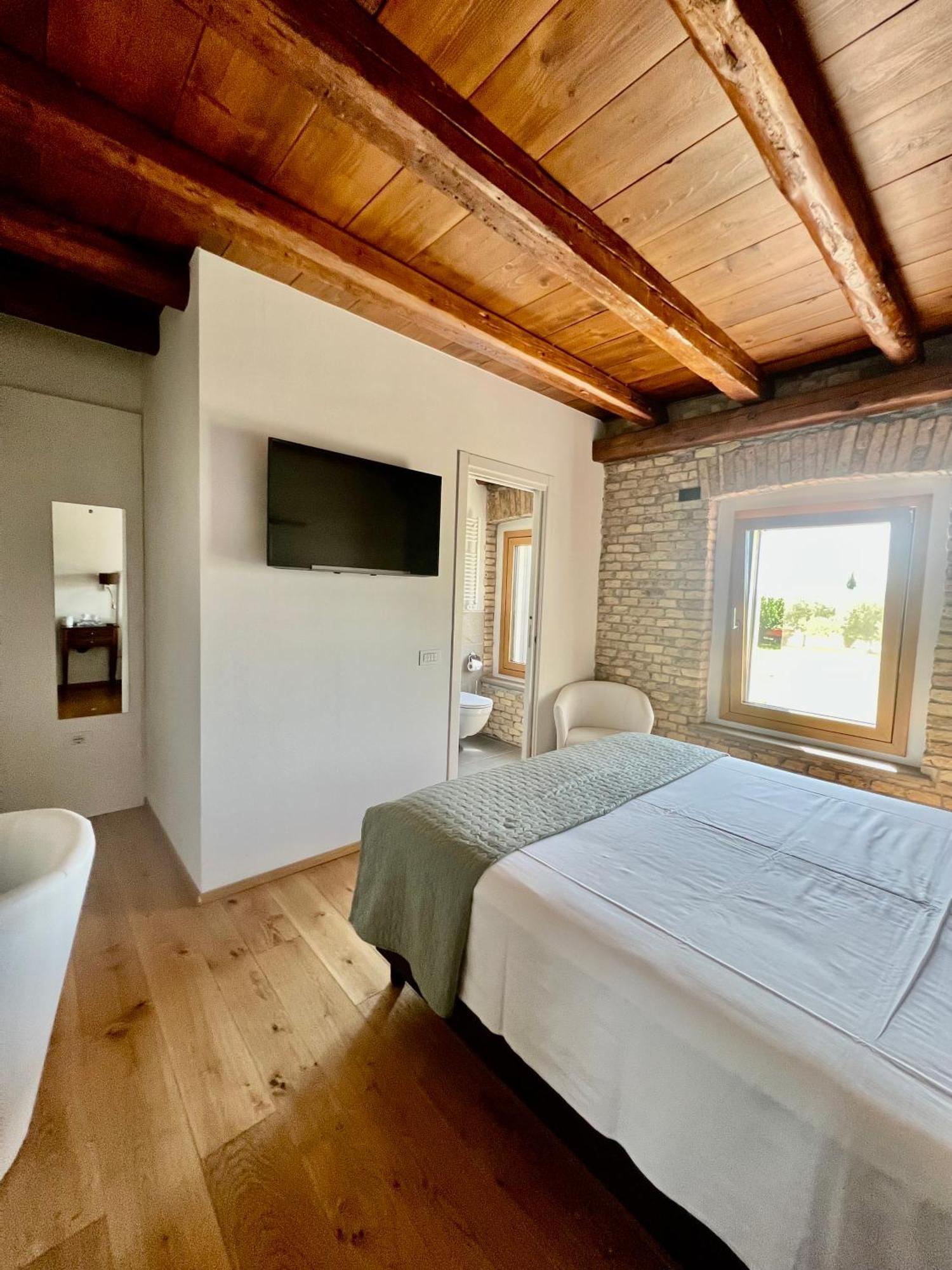B&B La Corte Dei Vizi Clauiano ภายนอก รูปภาพ